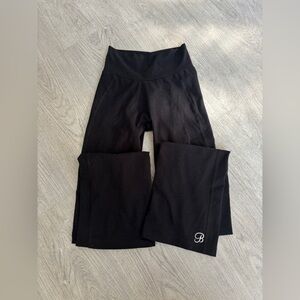 Bombshell Flare Leggings w/ Scrunch (Black)